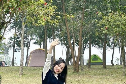 Người dân ra ngoại thành Hà Nội cắm trại tận hưởng kỳ nghỉ lễ