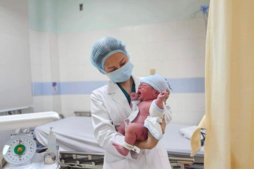 TP.HCM đón chào công dân đầu tiên của năm 2024