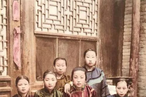 Ảnh màu hiếm cuối thời nhà Thanh: Các cung nữ khác xa trong phim, hình ảnh đôi chân 'cực phẩm' khiến hậu thế thán phục