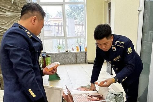 Hà Nội: Triệt phá cơ sở kinh doanh mỹ phẩm có dấu hiệu nhập lậu