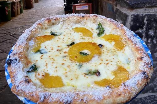 Dân Italy choáng váng vì đầu bếp táo bạo cho dứa lên pizza