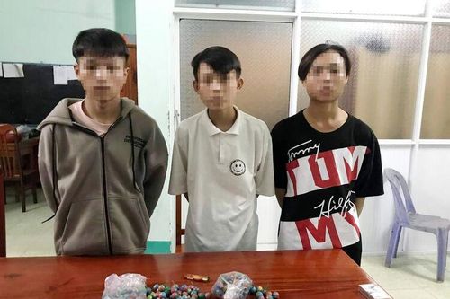 Bắt quả tang 3 đối tượng đốt pháo trái phép