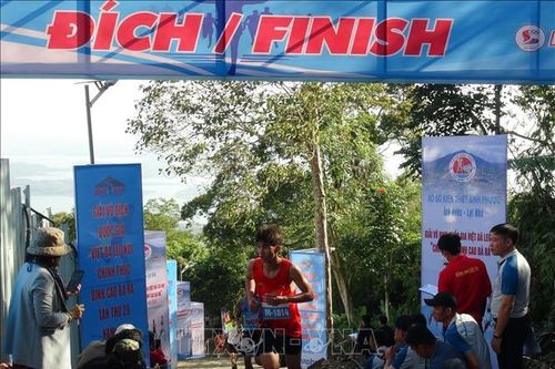 Giải Vô địch Quốc gia Việt dã leo núi 'Chinh phục đỉnh cao Bà Rá'