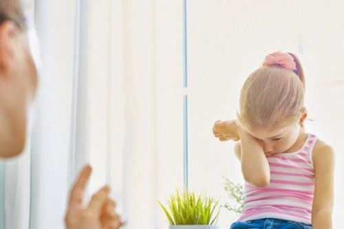 Cha mẹ dù giận đến đâu cũng đừng nói 4 câu này với con
