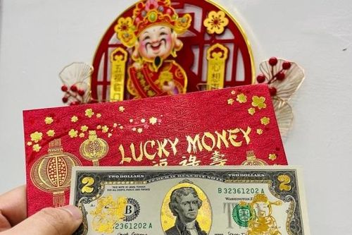Tiền in hình rồng đắt khách dịp Tết Giáp Thìn 2024