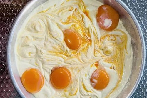 Nguy hiểm khôn lường từ 'kem trộn trứng gà' làm đẹp