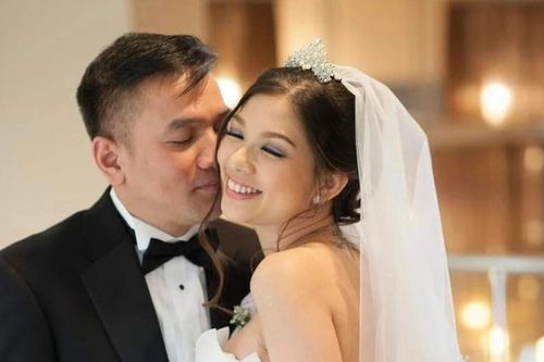 Nữ ca sĩ Việt sang Mỹ lấy chồng đại gia: Shopping hết 10.000 đô nhưng ám ảnh vì bị đập vỡ kính xe lấy hết