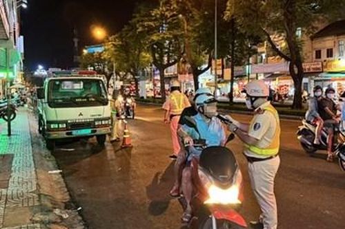 Xung quanh vụ việc 'dùng xăng tự đốt người' ở huyện Nhà Bè, TP Hồ Chí Minh