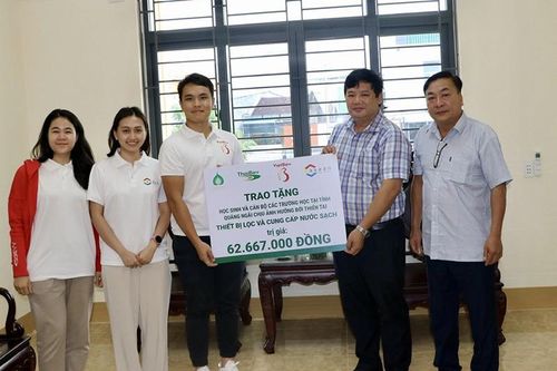 Vietnam Beverage hỗ trợ trang bị máy lọc nước cho 15 trường học miền Trung dịp Tết Nguyên Đán 2024