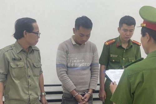Bắt kẻ chém người khác trọng thương vì mâu thuẫn lúc đánh bài uống nước