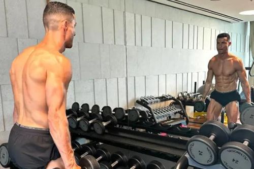 Sắp tái đấu Messi, Ronaldo ra sức tập luyện