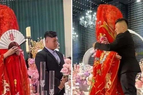 Ngỡ ngàng trước nhan sắc của cô dâu khi bỏ khăn che mặt