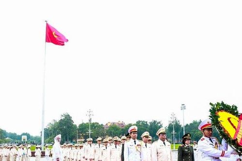 Công an Hà Nội báo công dâng Bác tại Quảng trường Ba Đình