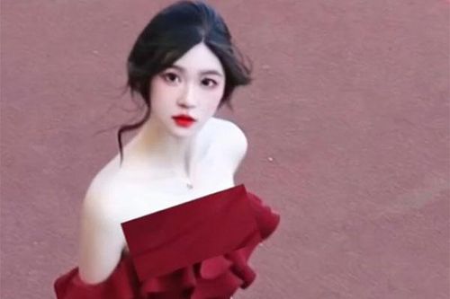 Vô tình bị quay lén, nữ sinh lên hẳn hot search vì nhan sắc sáng bừng cả lễ khai mạc hội thao của trường