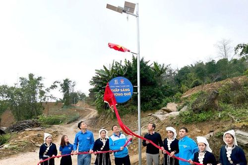 Na Hang khánh thành công trình Thắp sáng đường quê