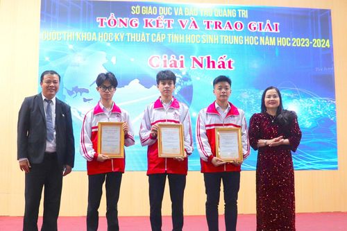 Hệ thống giáo dục thực tế ảo hỗ trợ đổi mới dạy học đạt giải Nhất cuộc thi KHKT