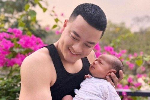 Cao Thái Sơn công khai con trai, tiết lộ mẹ bé rất xinh đẹp