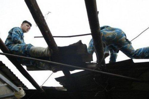 Tin tức 24h qua: Sư đoàn 372 sửa nhà cho dân sau vụ máy bay Su 22 rơi