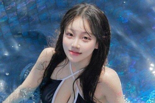 Nữ game thủ khiến triệu fan mê mẩn vì quá đỗi gợi cảm