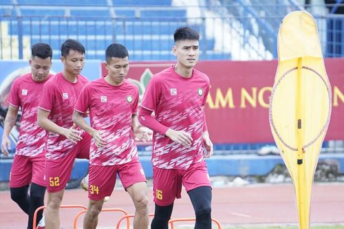 HLV Popov và các ngoại binh trở lại, Đông Á Thanh Hóa tăng cường tập luyện