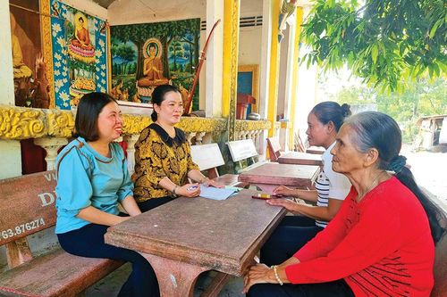'Bóng hồng' giữ biên cương