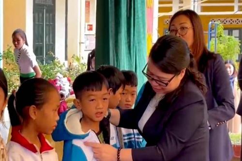 Công đoàn Bộ Tài chính mang xuân ấm áp đến với học sinh Điện Biên