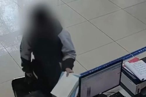 Bị ép học thêm, nam sinh Trung Quốc báo cảnh sát gia sư dạy trái phép