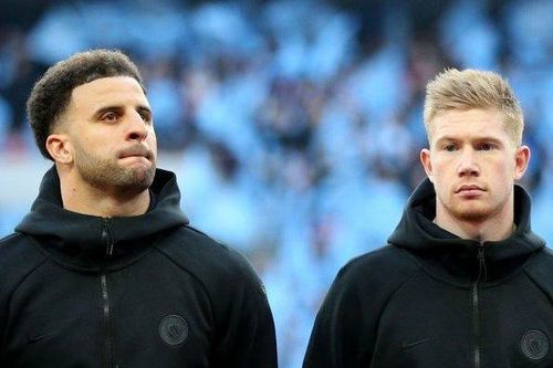 Các sao chủ chốt của Man City tổ chức họp khẩn