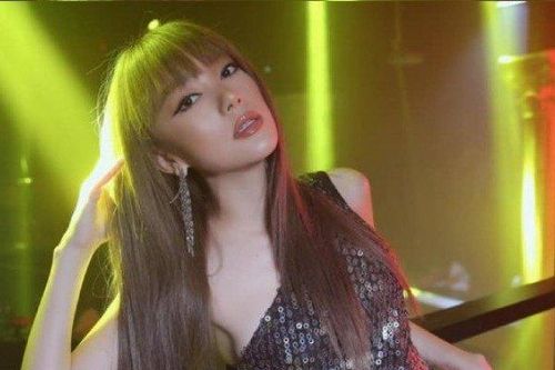 Minh Hằng có đam mê dùng 'hàng giả' khiến nhan sắc lúc trồi lúc sụt