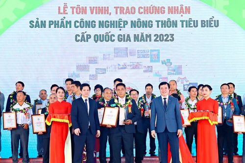 Vươn lên từ nghề gốm truyền thống