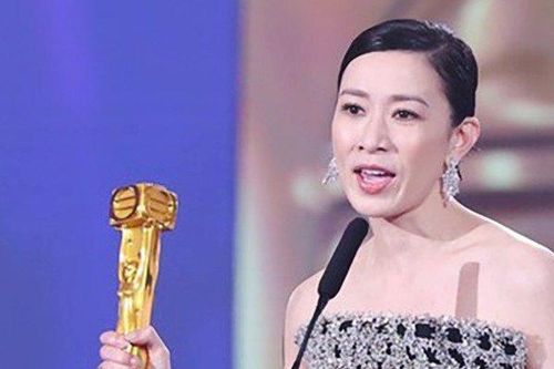 Xa Thi Mạn nhận ba cúp vàng trong một đêm