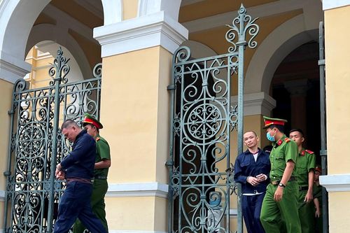 Thiếu tiền ăn chơi, 3 anh em ruột rủ nhau đi trộm