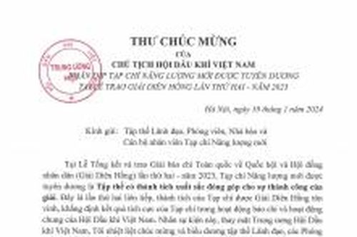 Chủ tịch Hội Dầu khí Việt Nam chúc mừng Tạp chí Năng lượng Mới được tuyên dương tại Giải Diên Hồng năm 2023