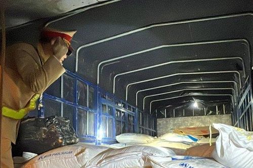 Liên tiếp phát hiện số lượng lớn thực phẩm không có nguồn gốc xuất xứ