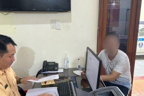 Xử phạt tài xế 'thiếu' tiền qua trạm thu phí, đi ngược chiều trên đường dẫn cao tốc
