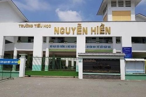 TPHCM: Nhiều học sinh bị đau bụng, phải nghỉ học, nghi bị ngộ độc thực phẩm