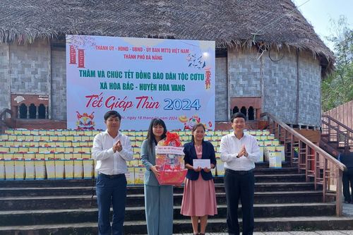 Lãnh đạo thành phố Đà Nẵng thăm và chúc tết đồng bào các dân tộc huyện Hòa Vang