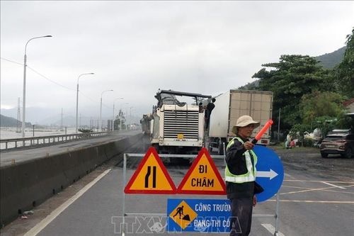 Khắc phục hư hỏng và đảm bảo giao thông trên Quốc lộ 1