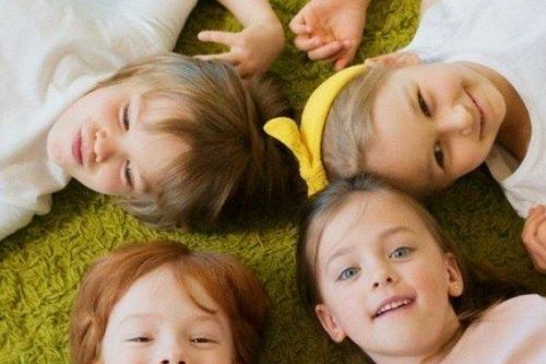 Những đặc điểm cho thấy con bạn sẽ trở thành đứa trẻ hạnh phúc trong tương lai