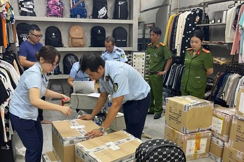 Bà Rịa - Vũng Tàu: Tạm giữ gần 400 đôi giày không rõ nguồn gốc