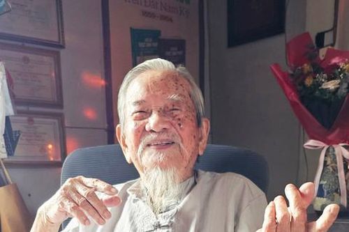 Gặp người đề xuất đặt tên đường Hoàng Sa, Trường Sa: '105 tuổi tôi vẫn đi bộ và viết sách'