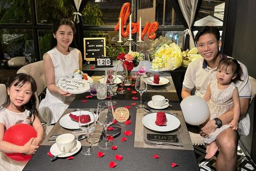 Quế Ngọc Hải hạnh phúc bên vợ con mừng 6 năm ngày cưới