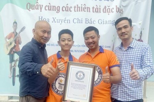 Kỷ lục gia Guiness thế giới và người thầy thầm lặng