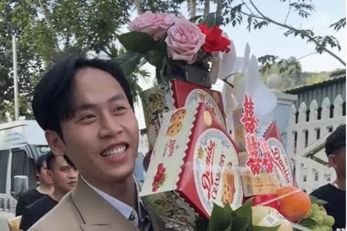 'Bà hàng xóm hot nhất TikTok' cưới vợ, nhan sắc cô dâu gây chú ý