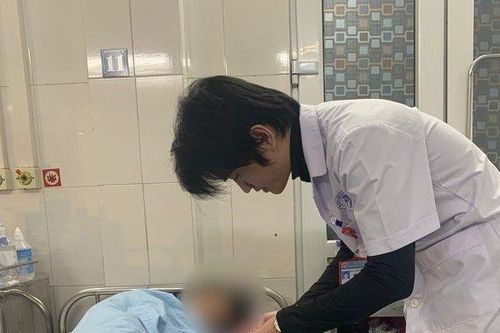Nam thanh niên kể giây phút bình ga mini phát nổ khi đang ăn lẩu