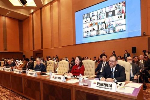 Hình mẫu về tinh thần đoàn kết