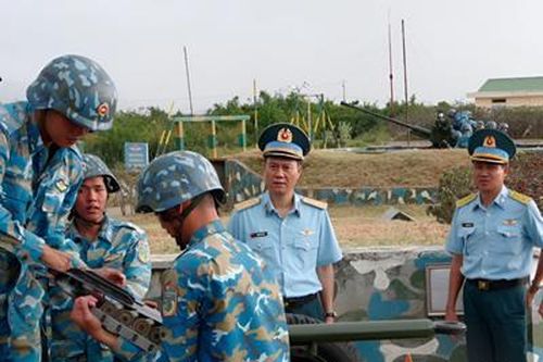 Quân chủng Phòng không-Không quân kiểm tra sẵn sàng chiến đấu, chúc Tết Sư đoàn 377