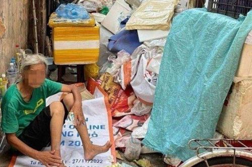 Xôn xao chuyện cụ bà ở nhà chục tỷ trên phố Hà Nội đi xin đồ từ thiện: Chính quyền lên tiếng
