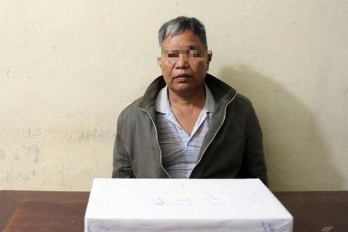 Tạm giam kẻ vận chuyển 8 bánh heroin và 12.000 viên ma túy