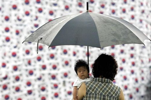 Hàn Quốc tăng trợ cấp để khuyến khích sinh con